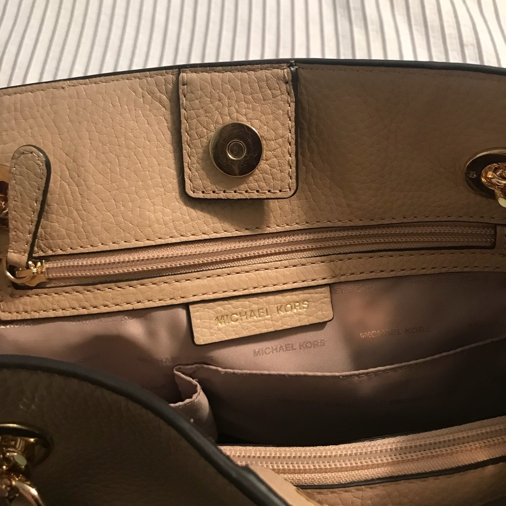 Michael Kors Handbag - Picture 3 of 4